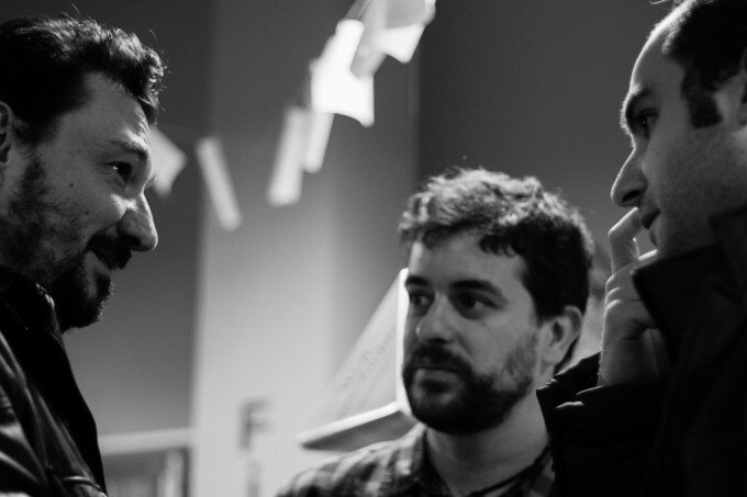 Juan, David y Gonzalo, puntuales, minutos antes de empezar.