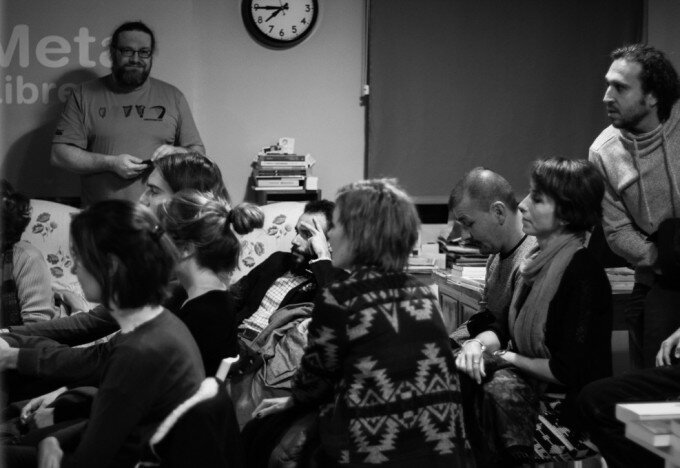 La gente, un viernes por la noche en una librería.